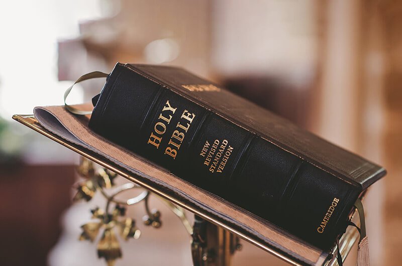 bible-photo-800x530